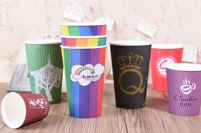 Il logo su ordinazione ha stampato le tazze beventi di carta delle tazze del partito del caffè con le coperture di plastica